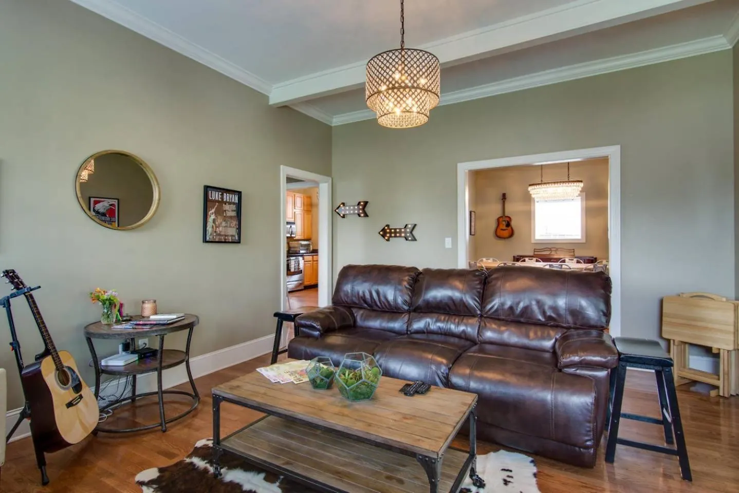 Huge Home Walkable To Award Winning Bars And Restaurants Less Than 1 Mile To Downtown Nashville
