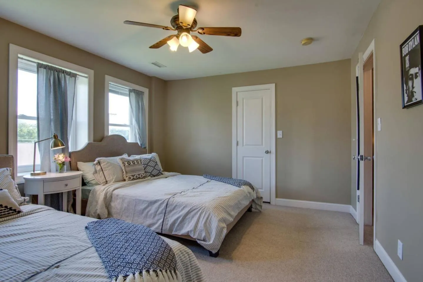 Huge Home Walkable To Award Winning Bars And Restaurants Less Than 1 Mile To Downtown Nashville