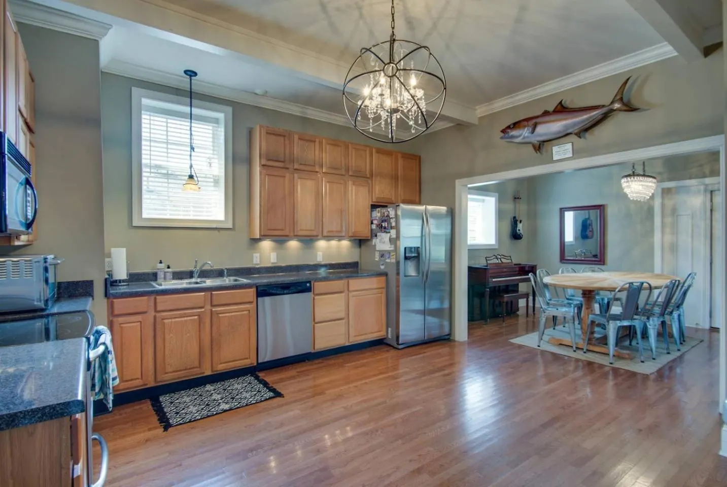 Holiday home Huge Home Walkable To Award Winning Bars And Restaurants Less Than 1 Mile To Downtown Nashville